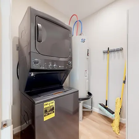 Dolphin Paradise Unit B